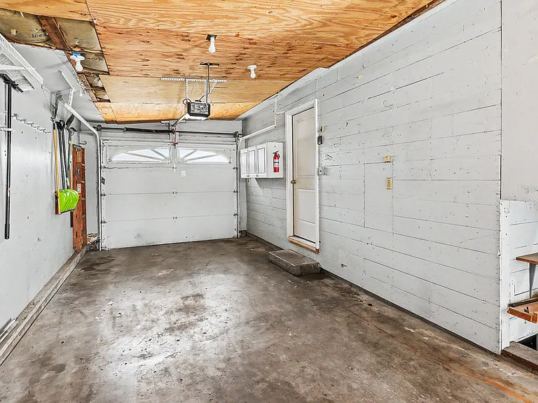 1203 Main St — Photo 7