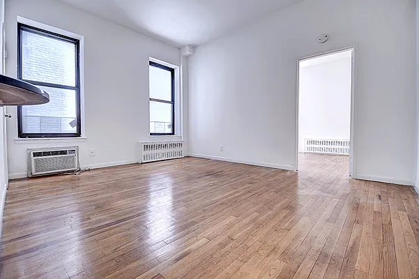 Rented by Urbane Brokerage | media 7