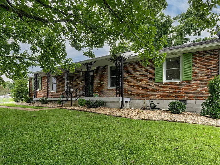 844 Rose Park Dr — Photo 2