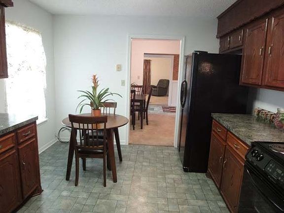 5th image of 205 Cherry St