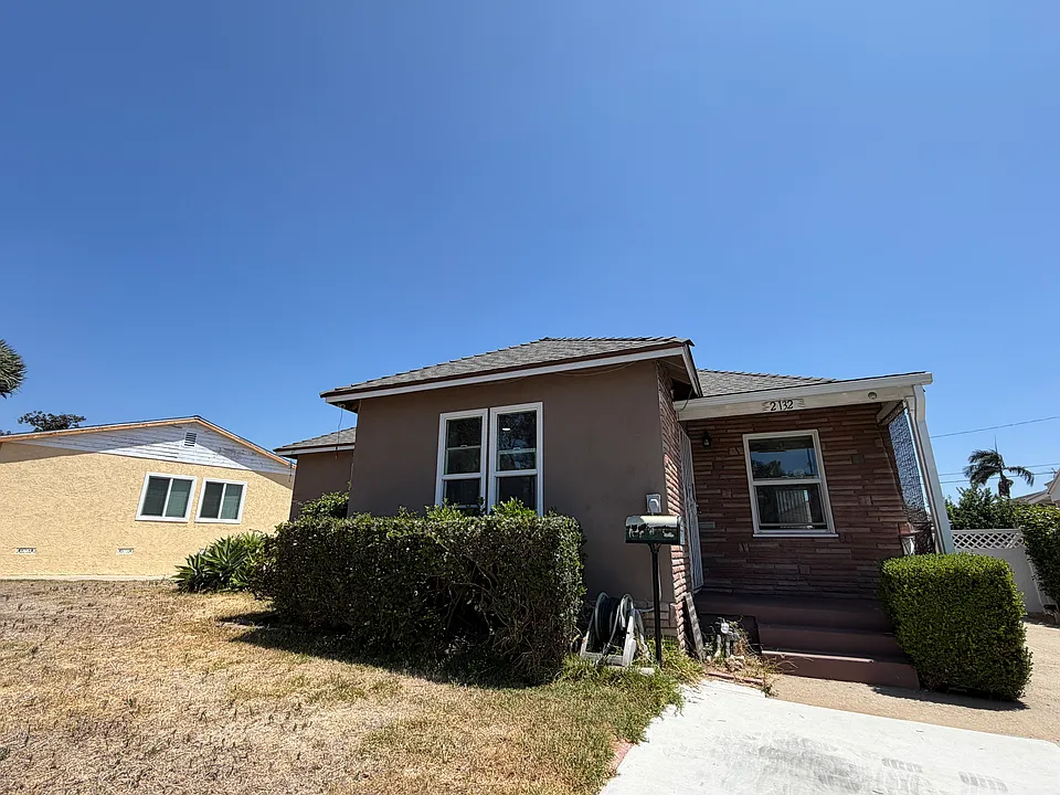 2132 Divine Dr