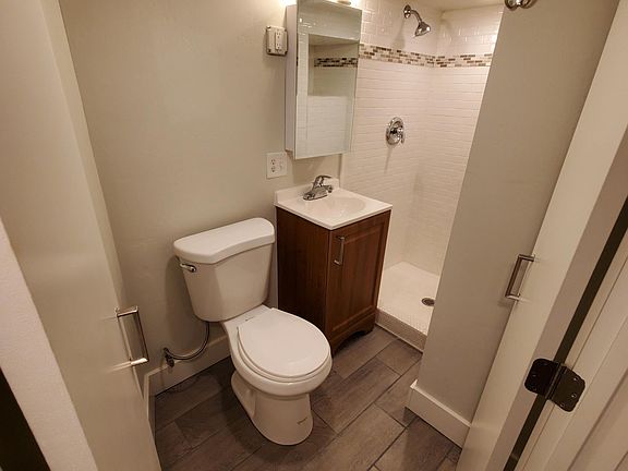 3rd image of 208 E Wentworth Ave #B