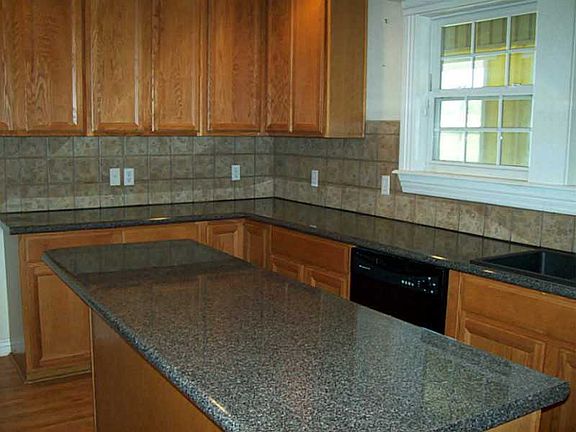 3rd image of 1111 Thompson Ln