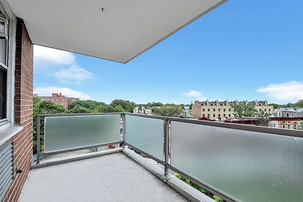 Sold by Compass | media 40