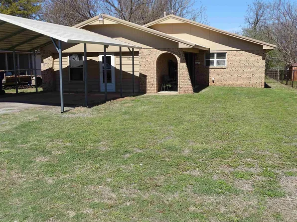 811 W Apache St, Marlow, OK 73055