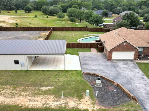 11906 Meadow Creek Dr, Brownsboro, TX 75756