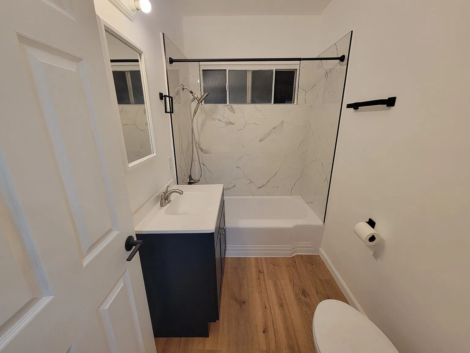 2 bed, 820 sqft, $2,200 — Photo 2