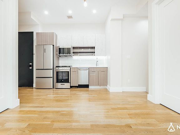 3rd image of 358 Irving Ave APT 1R