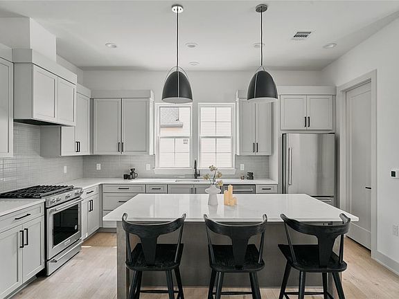 2nd image of 2209 Woodland Ave