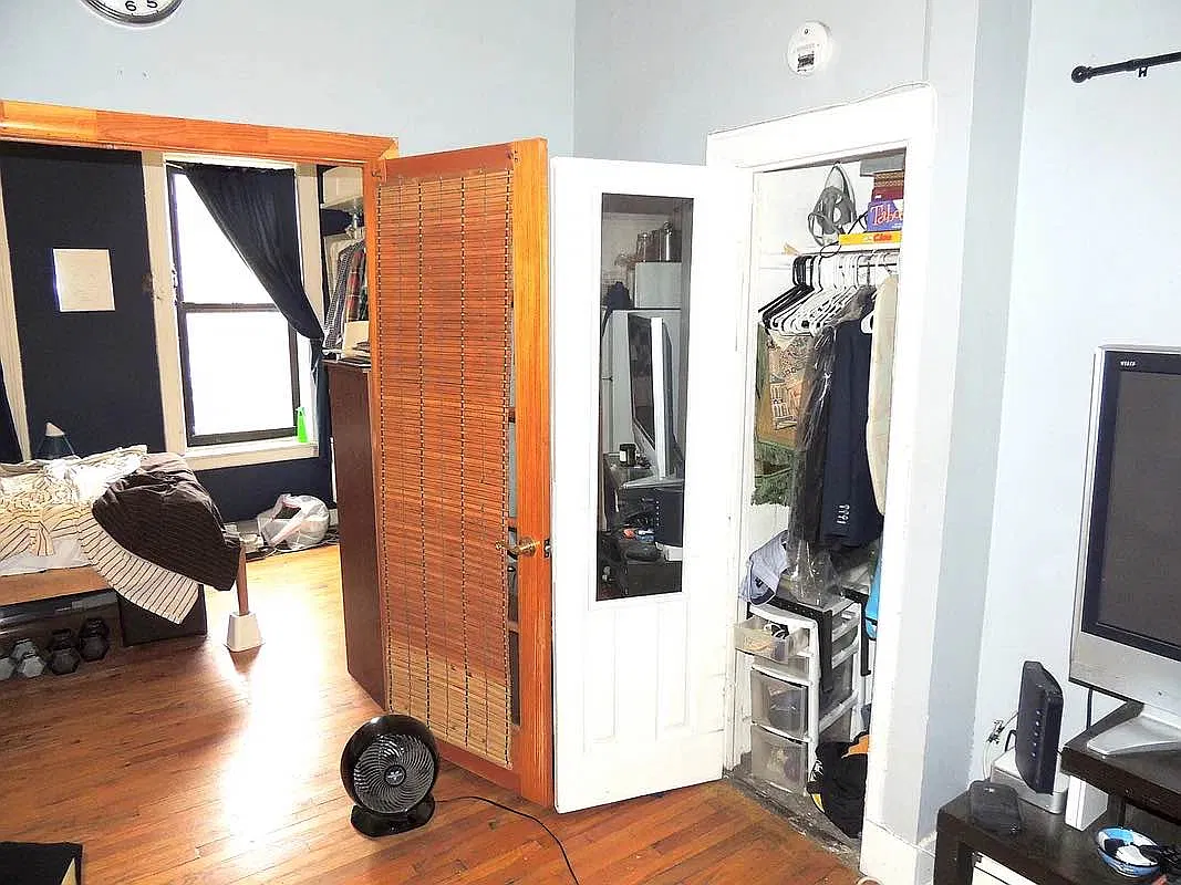 132 Allen St — Photo 4