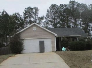 195 Creekside Dr, Grantville, GA 30220