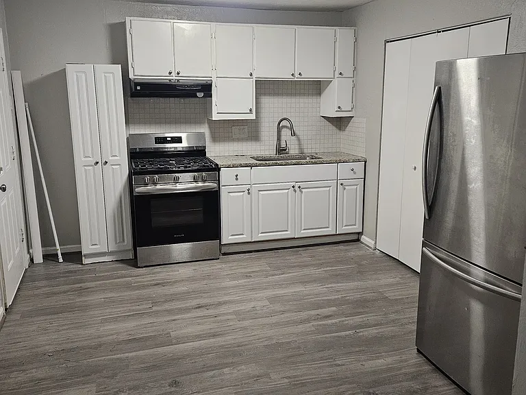 Rosewood Dr — Photo 11