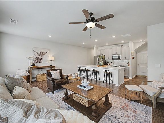 2nd image of 396 Whitetail Cir