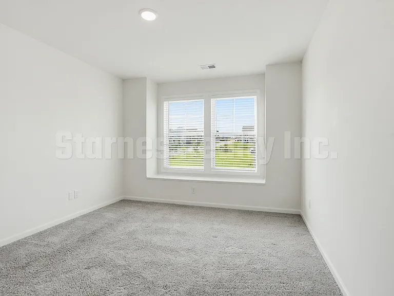 808 Pullman Loop — Photo 24