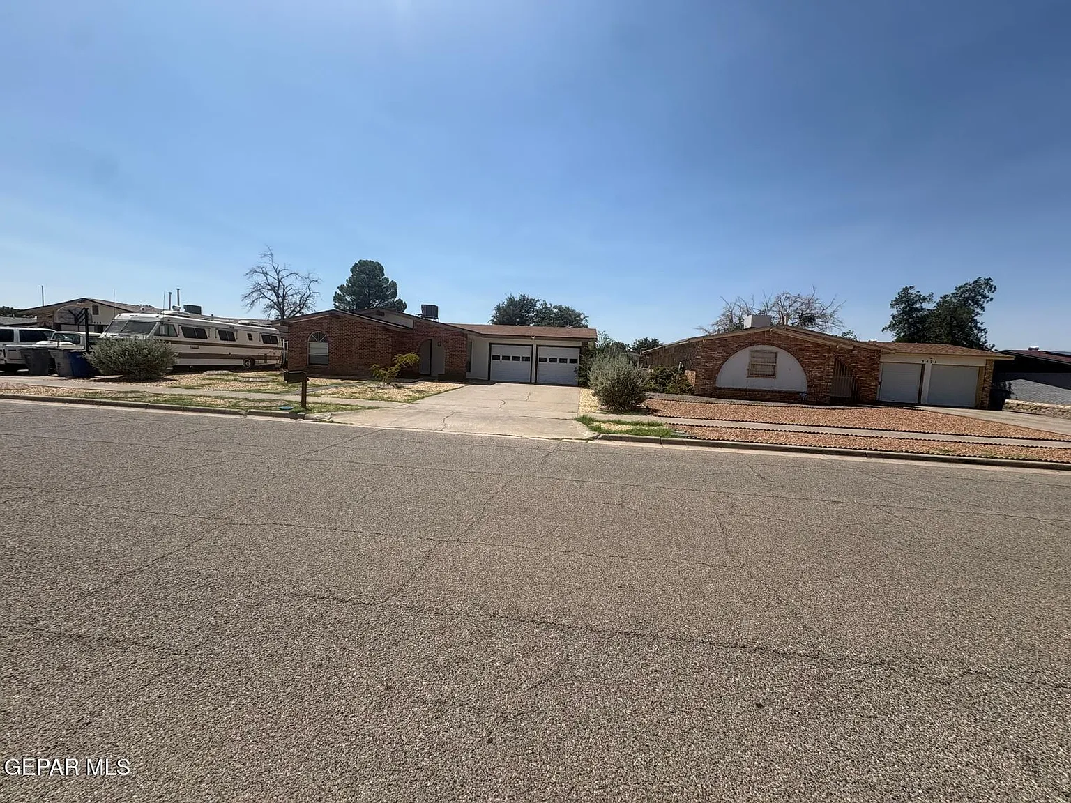 3 bed, 2.0 bath, 1572 sqft, $1,600 — Photo 2