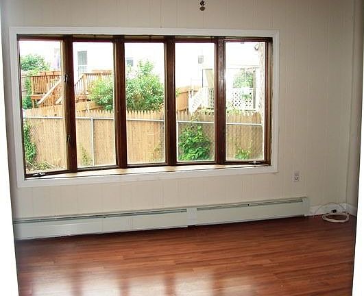 Dining area w/ NEW Pergo Flooring