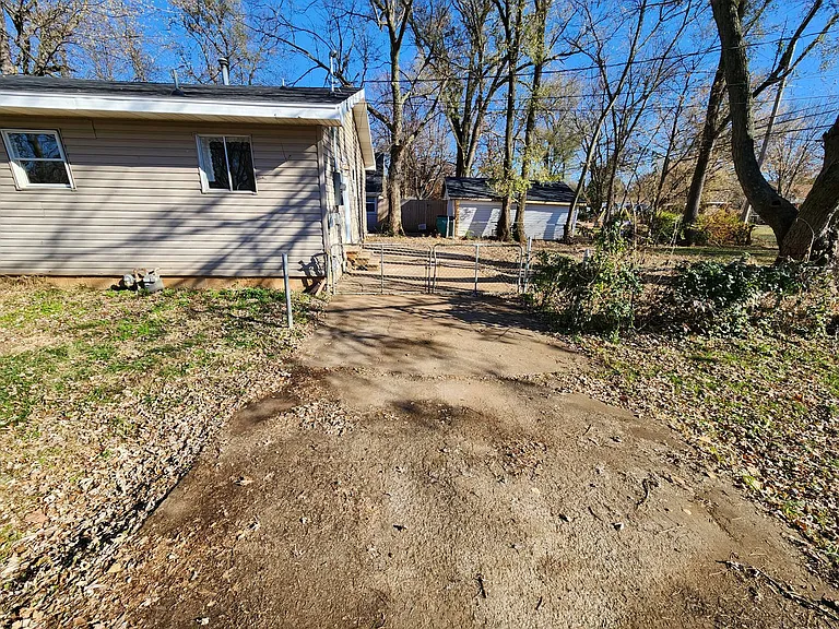 2854 W Walnut St — Photo 25