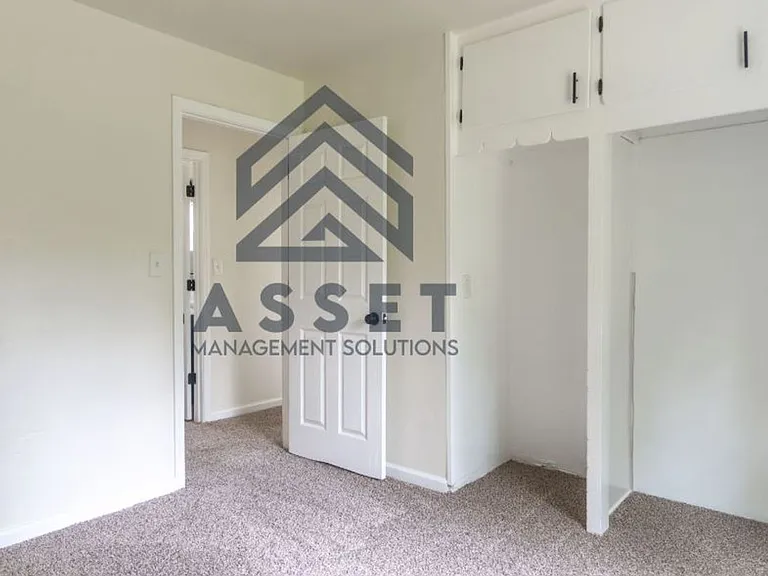 1040 Sycamore Dr — Photo 13