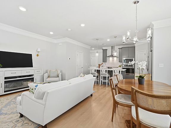 5th image of 1120 Drummond Ave