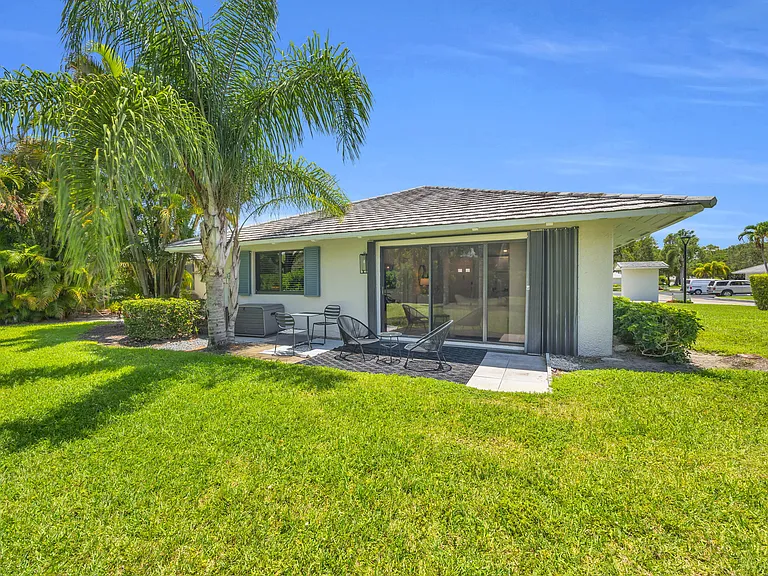 836 Club Dr — Photo 31
