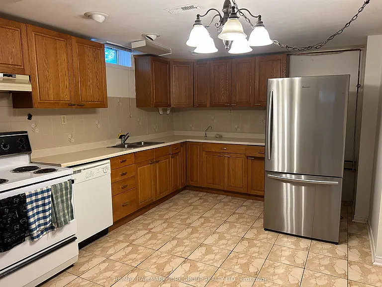 19 Stonehill Blvd — Photo 10
