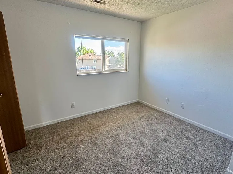 1125 Lindstrom Dr — Photo 24