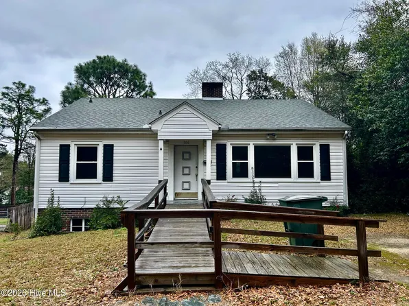 506 Minturn Ave, Hamlet, NC 28345