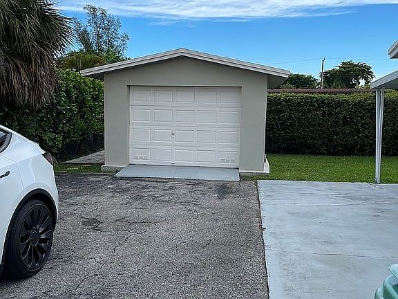 Detached Garage