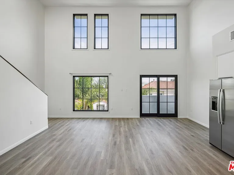 951 S Wilton Pl #302 — Photo 2