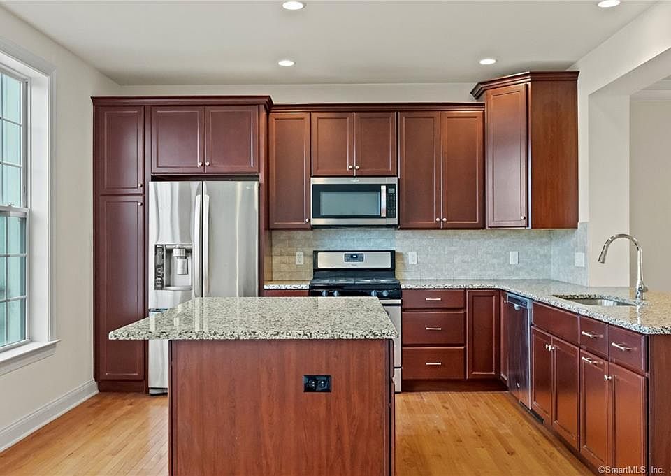 31 Moorland Dr 31, Danbury, CT 06810 Zillow