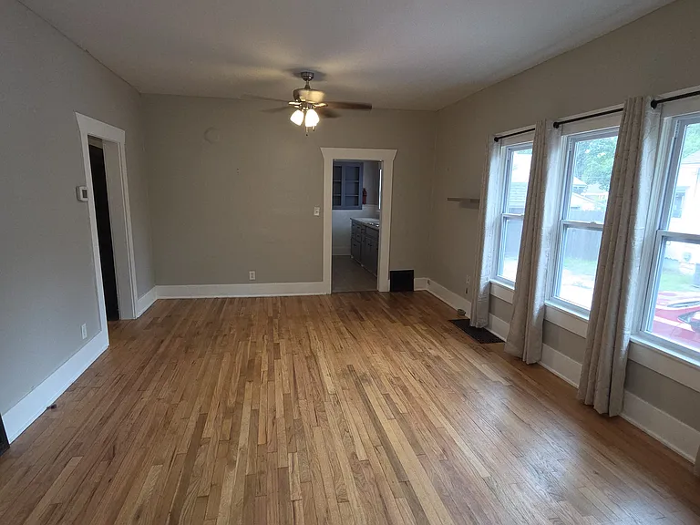 255 N Elizabeth Ave — Photo 14