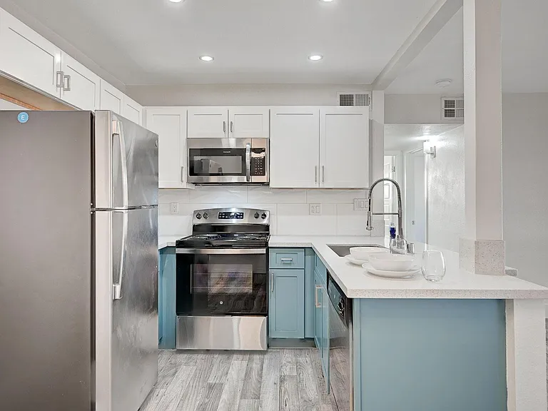Rancho Vista Apartments — Photo 28