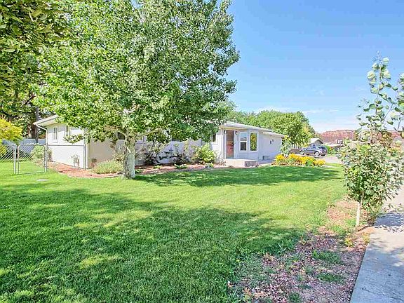 4th image of 215 Mesa Grande Dr
