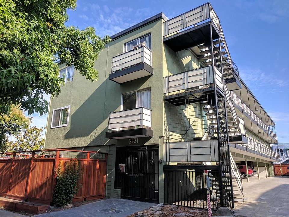 2nd image of 2121-2123 Blake St #6