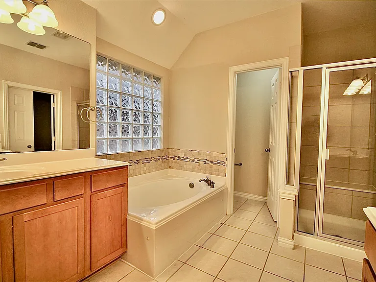 9829 Lightcatcher Dr — Photo 15