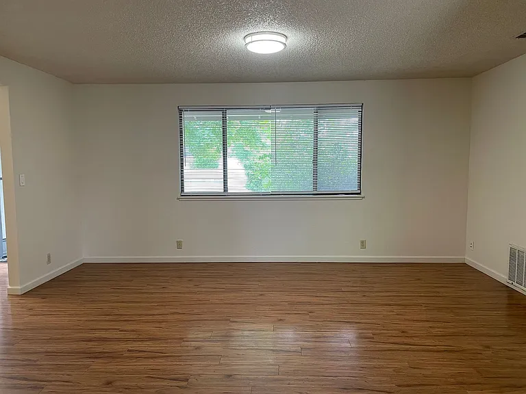 2315 Temple Dr — Photo 5