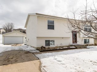 2760 Rose Dr SE, Rochester, MN 55904