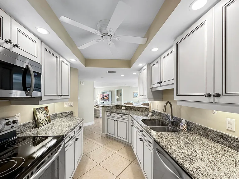 3000 N Ocean Dr #4F — Photo 8