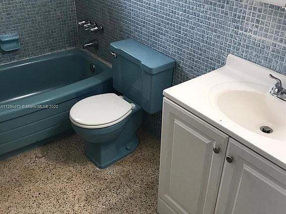 5th image of 15940 NE 19th Ct APT 4