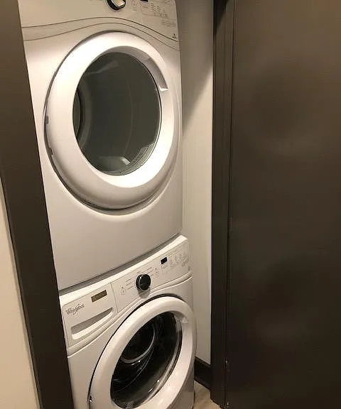 in unit laundry, high end whirlpool washer/dryer