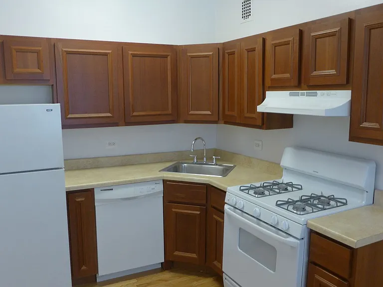 Lamon Courts Apartments — Photo 37