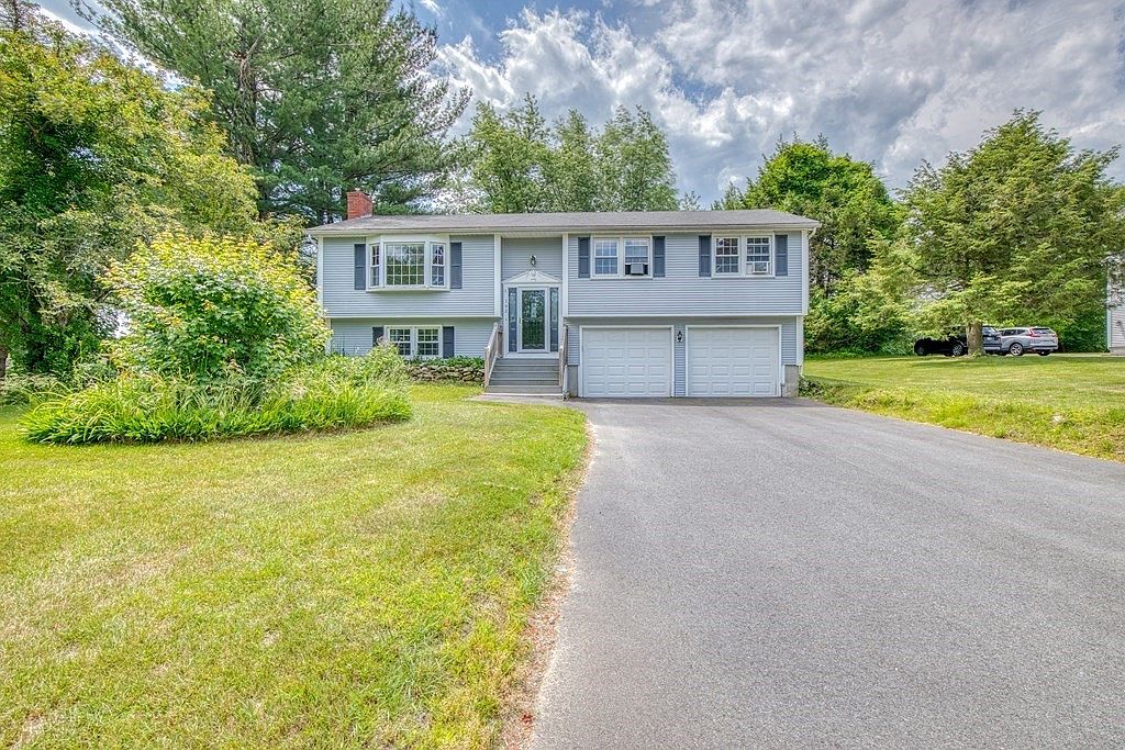 142 Forest St, Methuen, MA 01844 | Zillow