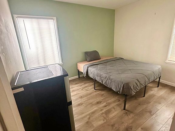 4th image of 11417 Denver Ave