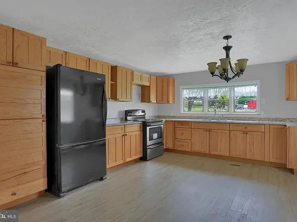 231 N Colebrook Rd, Manheim, PA 17545