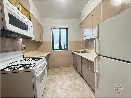 1970 E Tremont Ave #11G Photo 1