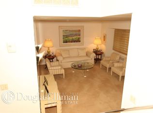 17 Spector Ln, Plainview, NY 11803