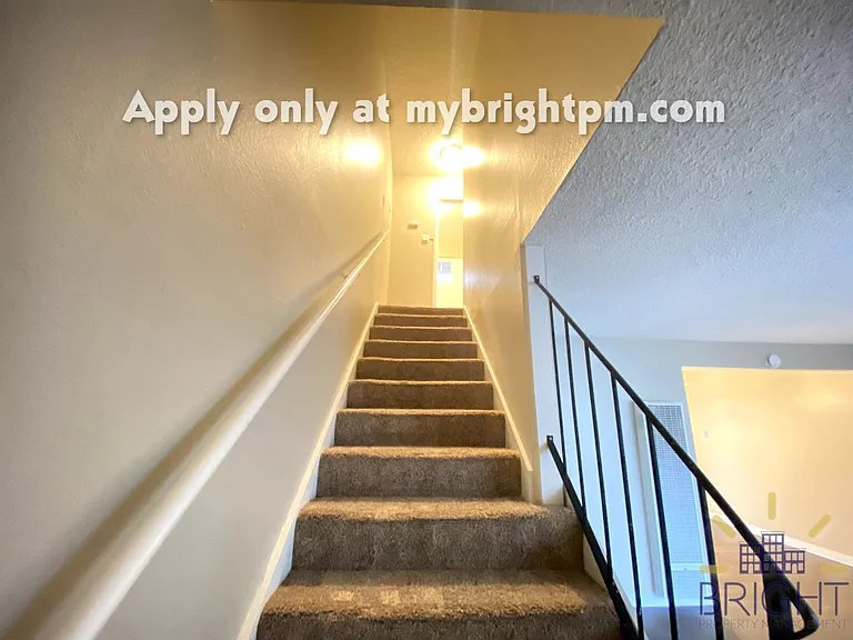 264-268 Montrose Dr — Photo 5