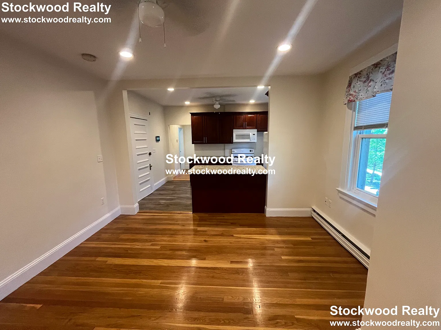 90 Lyndhurst Street — Photo 2