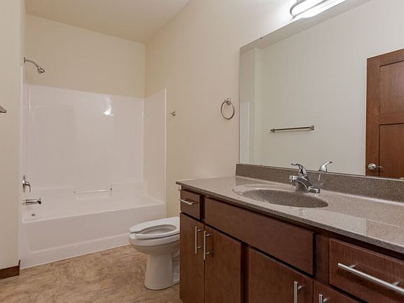 4th image of 4703 Terminal Dr #106