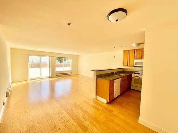 3rd image of 118 Wood St APT 106